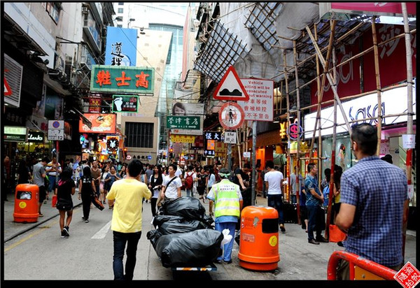 校团委开展学习十九大主题诵读活动【b体育】(图1) 必一